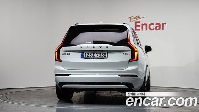 Volvo XC90 T8 Ultra Dark Hybrid - photo 4