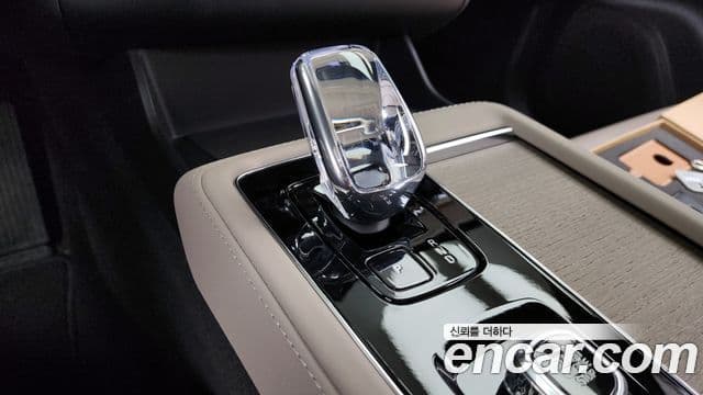 Volvo XC90 T8 Ultra Dark Hybrid - миниатюра 9