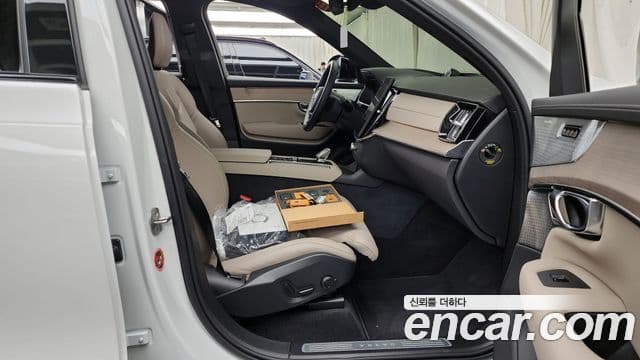 Volvo XC90 T8 Ultra Dark Hybrid - миниатюра 11